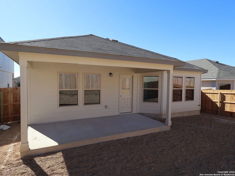 Exterior details and patio area of a home in Hunters Ranch, San Antonio (Image 4).