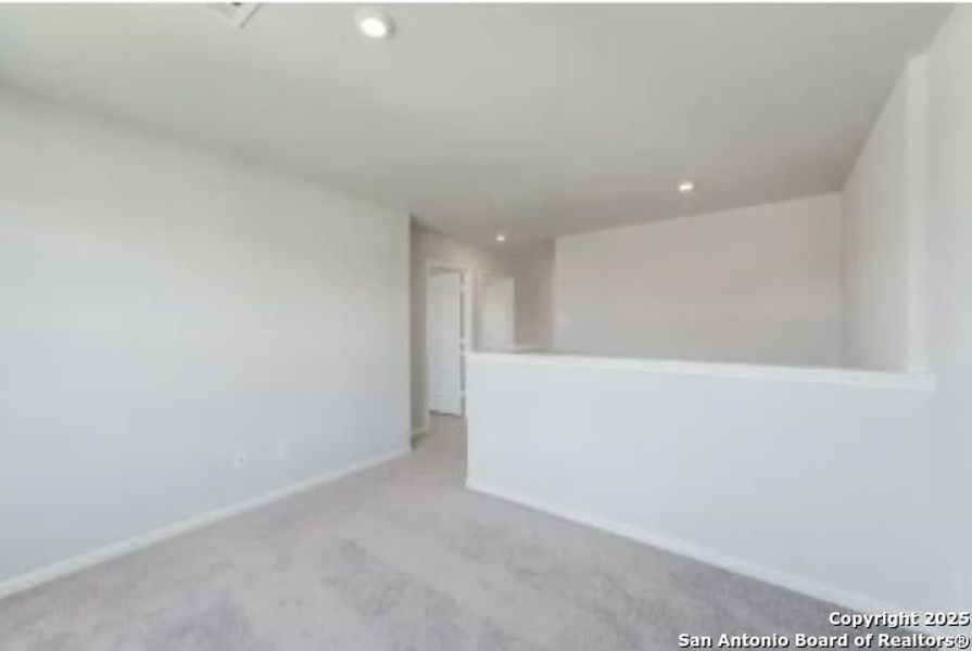 Spacious, unfurnished interior of a new home in Las Colinas, Kenedy (Image 18).