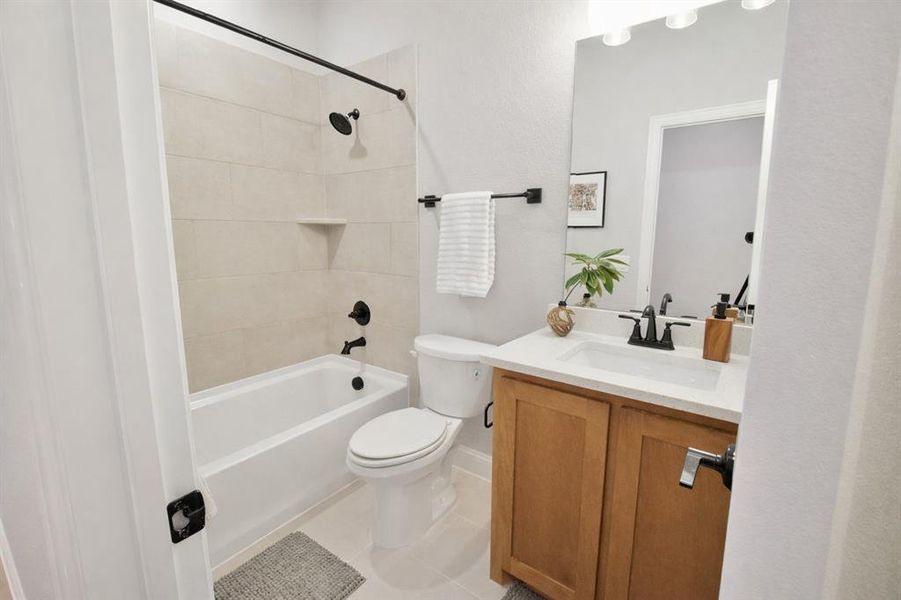 Furnished interior view inside a new home in Abe's Landing, Granbury (Image 28).
