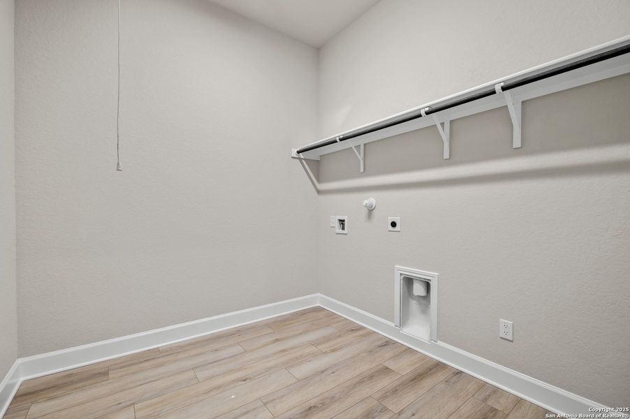 Spacious, unfurnished interior of a new home in Ventana, Bulverde (Image 22).