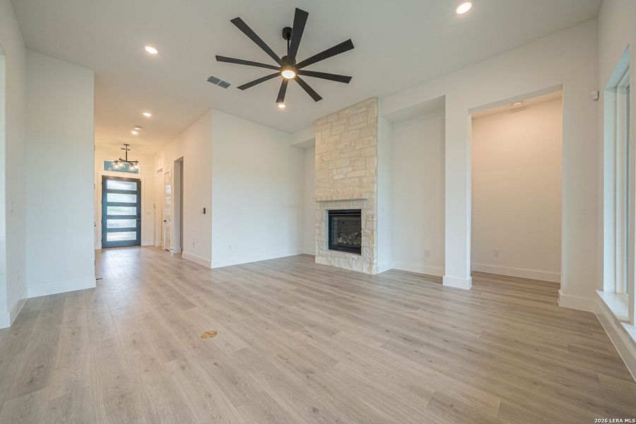 Spacious, unfurnished interior of a new home in , Kerrville (Image 16).
