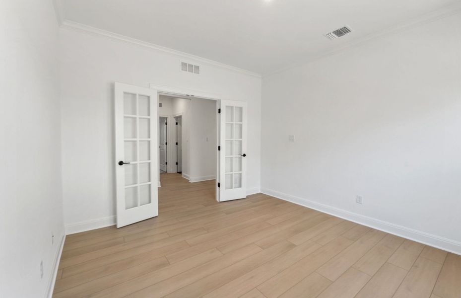 Spacious, unfurnished interior of a new home in Crescent Bluff, Georgetown (Image 31).