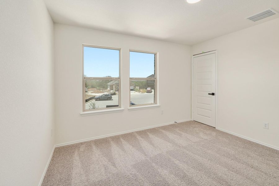 Spacious, unfurnished interior of a new home in Stoney Chase, Del Valle (Image 27).