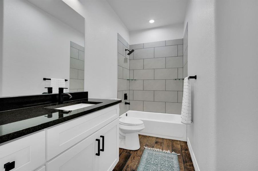 Furnished interior view inside a new home in , Waxahachie (Image 12).