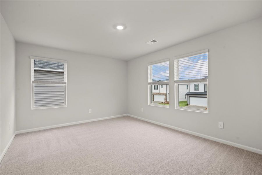 Spacious, unfurnished interior of a new home in Pleasant Brook, Piedmont (Image 14).