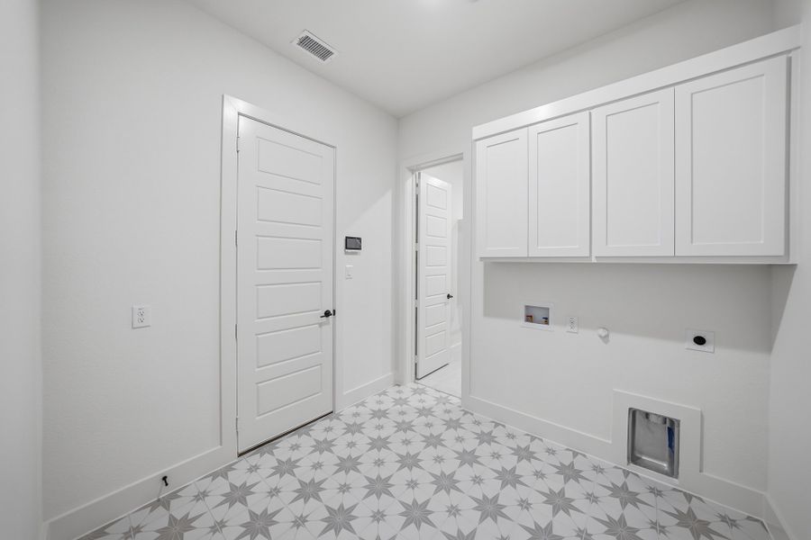 Spacious, unfurnished interior of a new home in Park Place - 80' Lots, Prosper (Image 40).