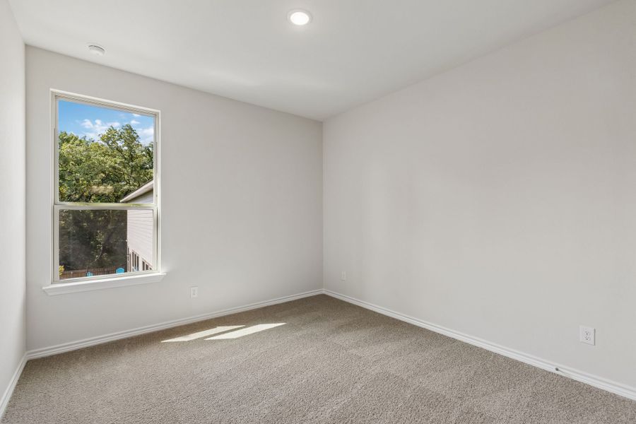 Spacious, unfurnished interior of a new home in Eagle Cove, Denton (Image 24).