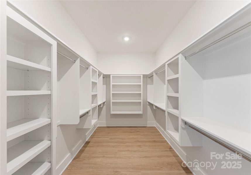 Spacious, unfurnished interior of a new home in , Wesley Chapel (Image 24).