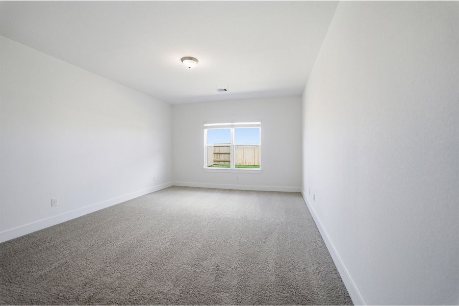 Spacious, unfurnished interior of a new home in Bay Creek, Baytown (Image 24).