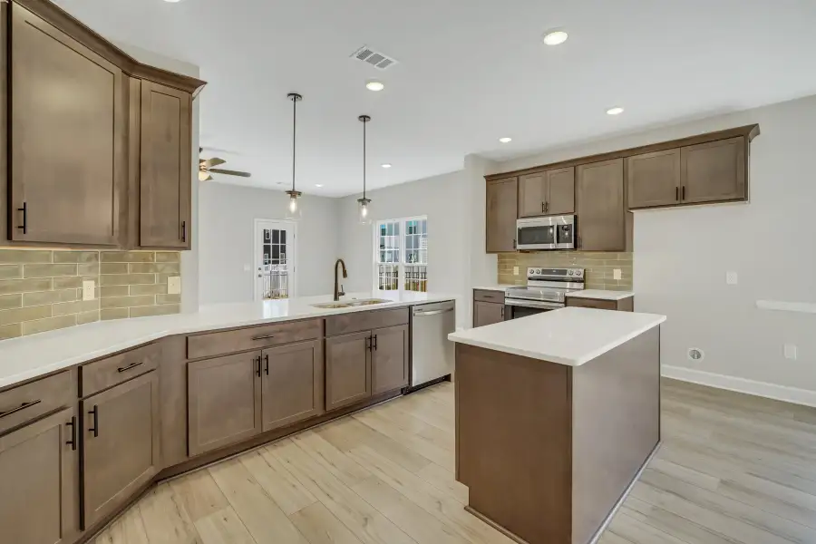 Fripp – Kitchen with Island Fripp – Kitchen with Island