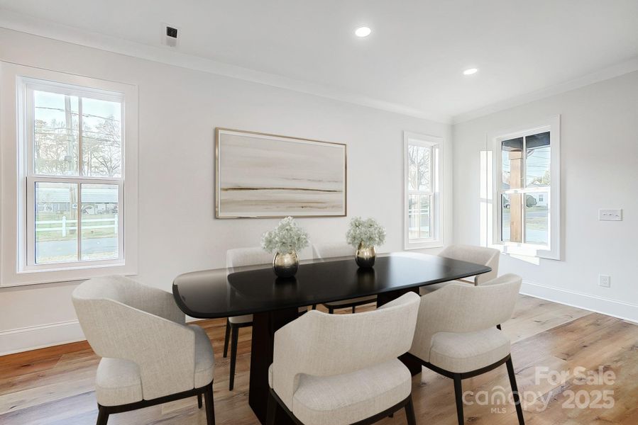 Dining area (virtually staged) Dining area (virtually staged)