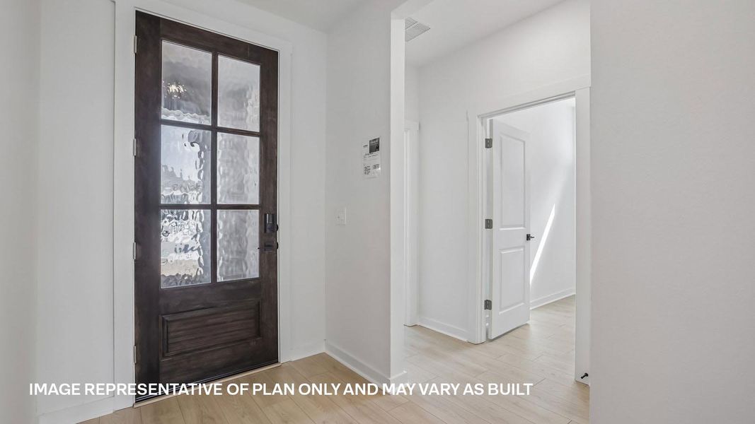 Spacious, unfurnished interior of a new home in Rosenbusch Ranch, Leander (Image 17).