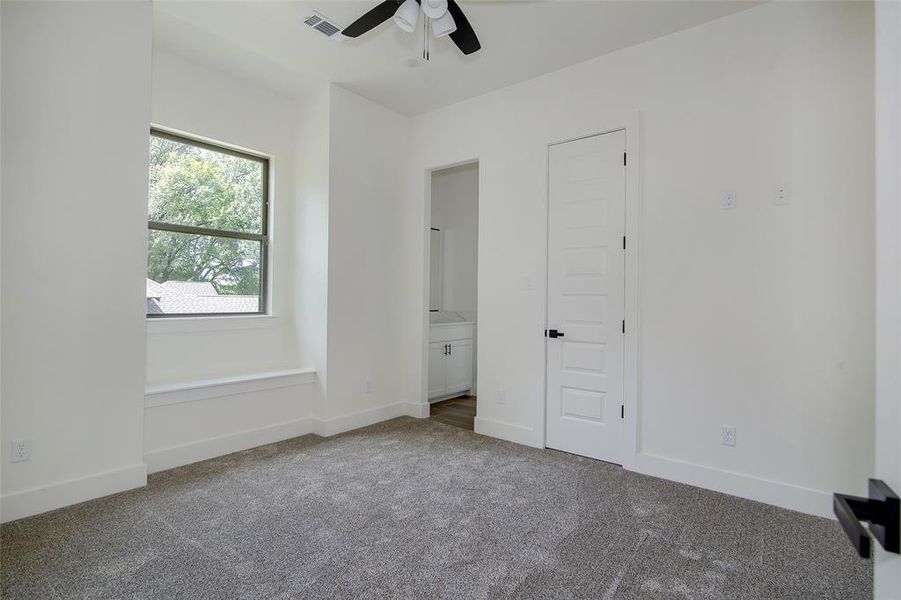 Spacious, unfurnished interior of a new home in , Grand Prairie (Image 13).