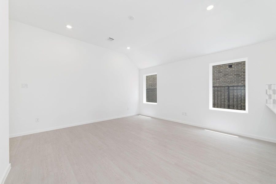Spacious, unfurnished interior of a new home in , Katy (Image 16).