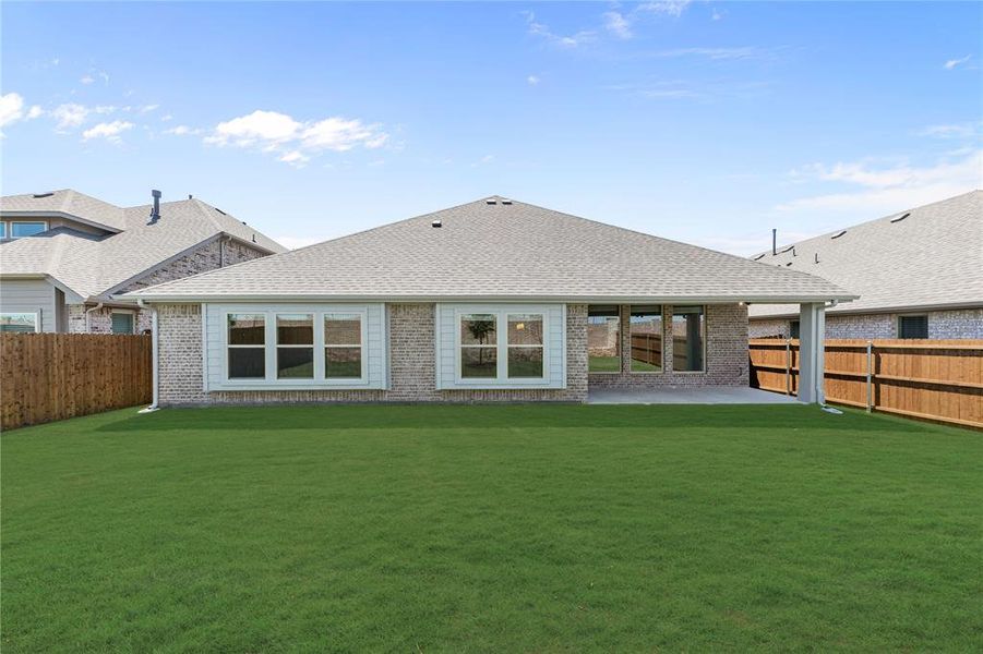 Exterior details and patio area of a home in Chaparral Park, Oak Point (Image 23).