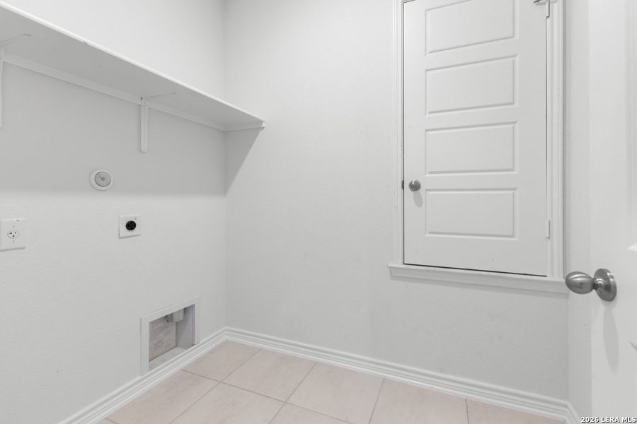 Spacious, unfurnished interior of a new home in Hidden Bluffs at TRP, San Antonio (Image 22).