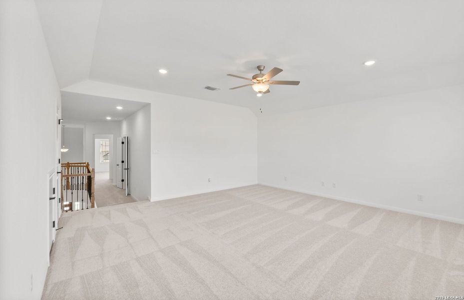 Spacious, unfurnished interior of a new home in Davis Ranch, San Antonio (Image 20).