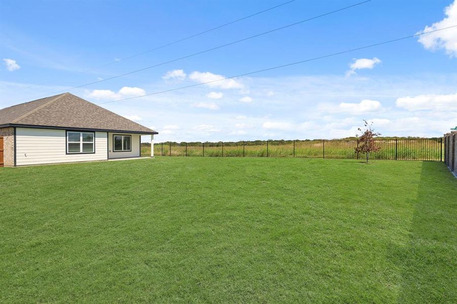 Exterior details and patio area of a home in Burgess Meadows, Cleburne (Image 3).