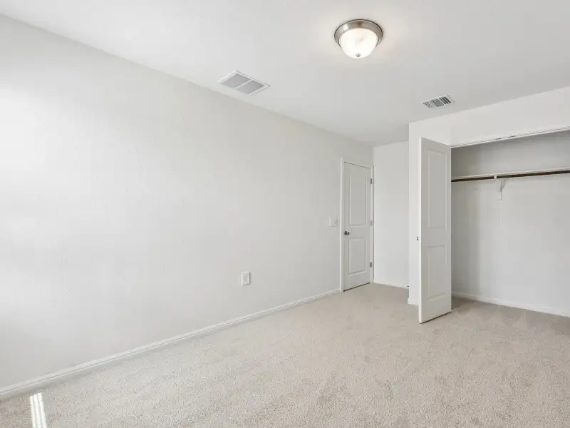 Spacious, unfurnished interior of a new home in Lexington Parke, Del Valle (Image 15).