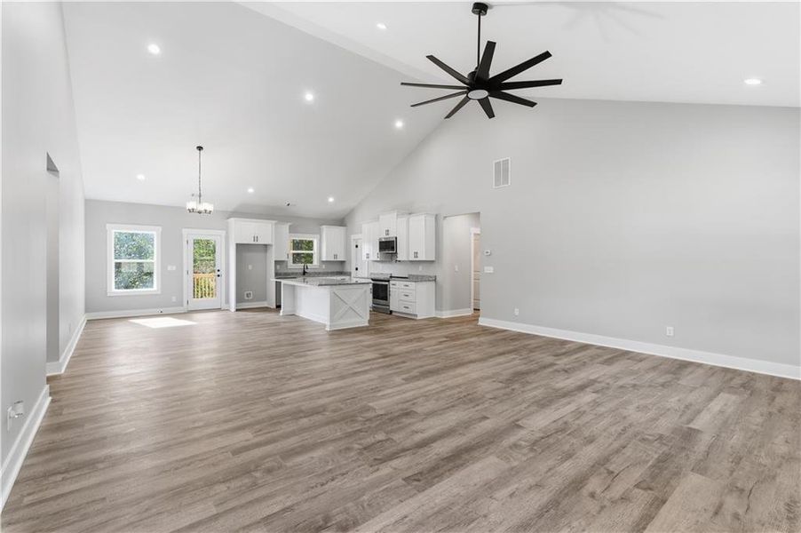 Spacious, unfurnished interior of a new home in , Dallas (Image 24).