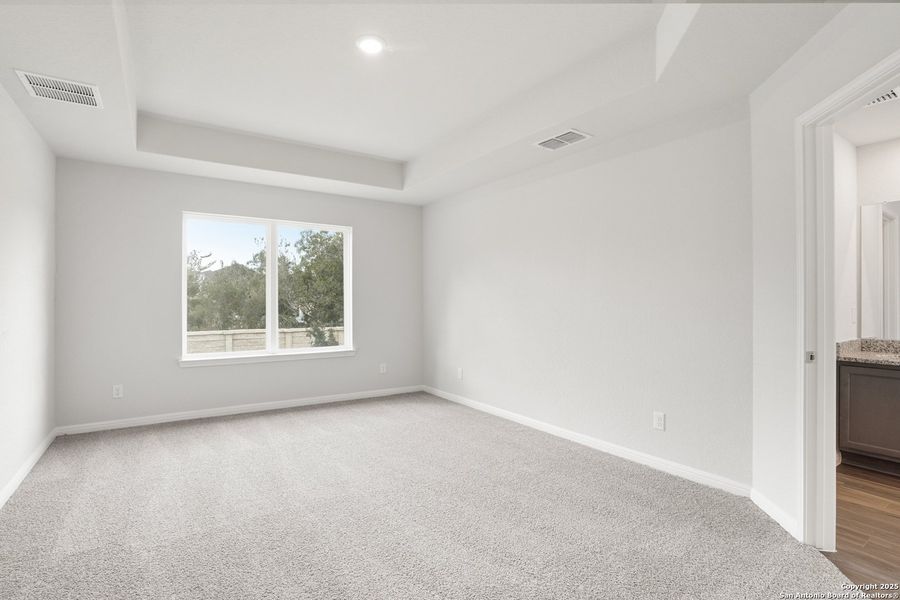 Spacious, unfurnished interior of a new home in Hunters Ranch, San Antonio (Image 33).
