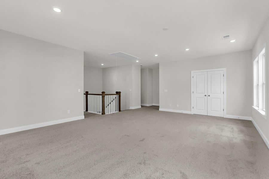 Spacious, unfurnished interior of a new home in Tidewater at Lakes of Cane Bay, Summerville (Image 31).