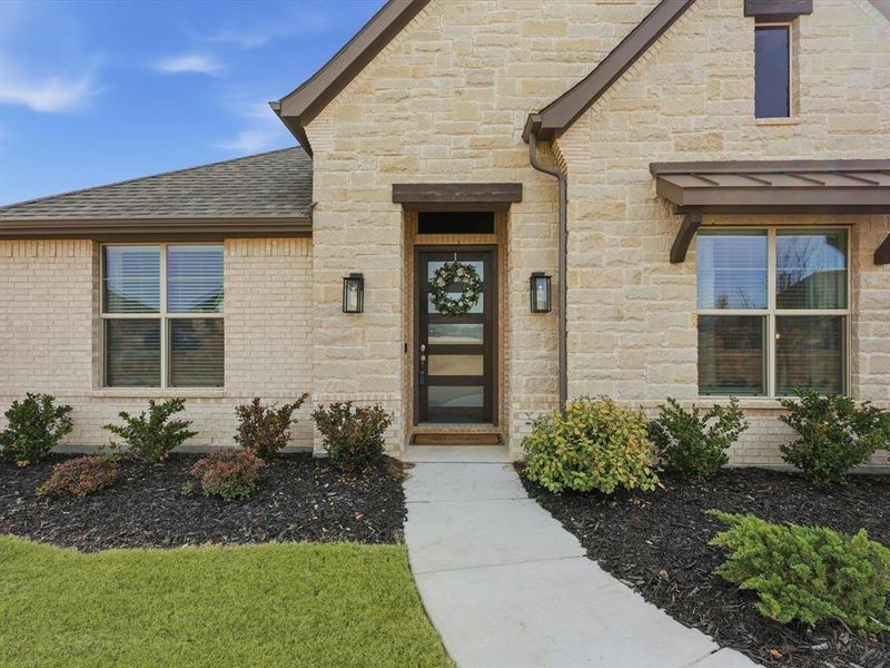 Exterior details and patio area of a home in , New Fairview (Image 3).