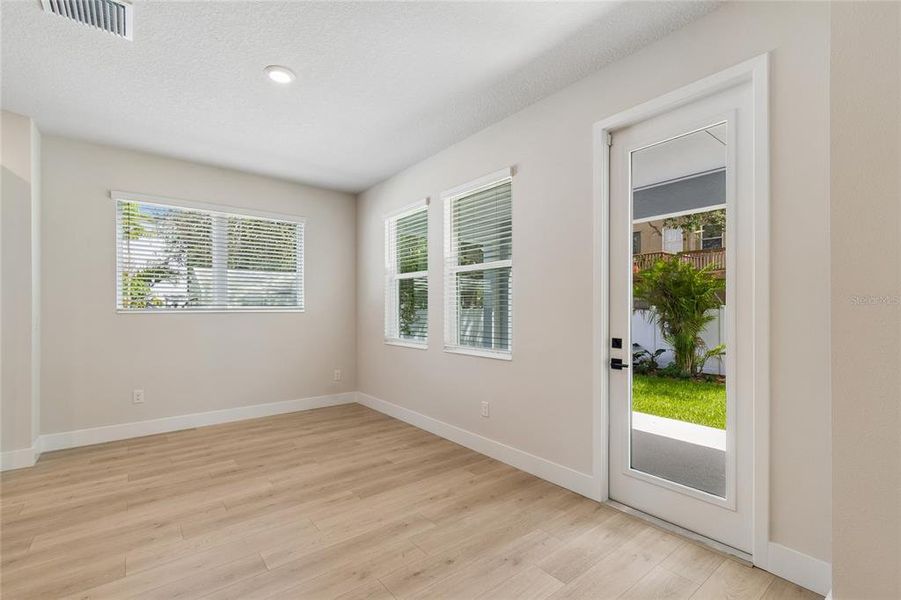 Spacious, unfurnished interior of a new home in , Tampa (Image 20).