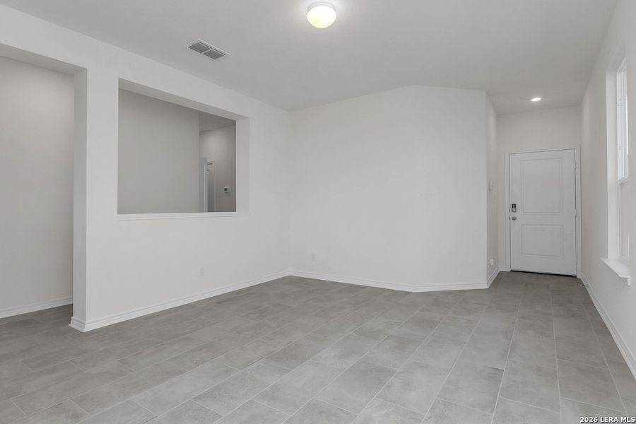 Spacious, unfurnished interior of a new home in The Granary - Heritage Collection, San Antonio (Image 7).