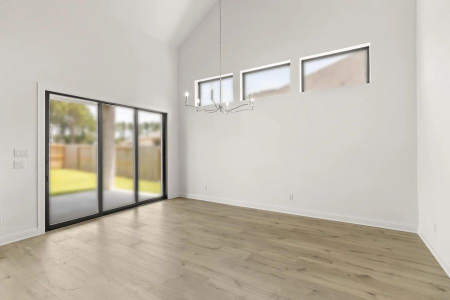 Brynlee II G Dining room