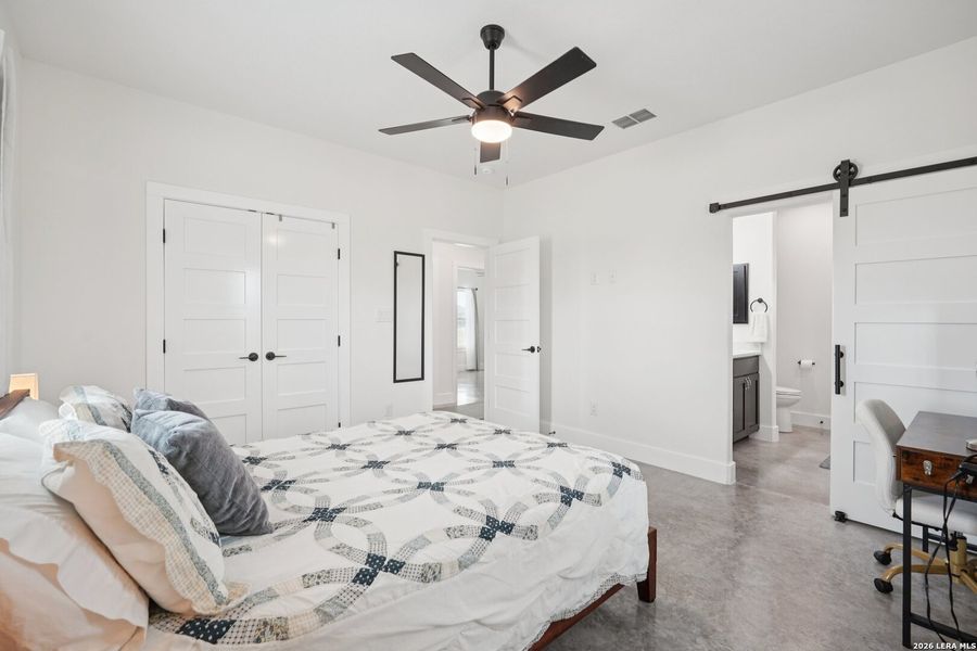 Furnished interior view inside a new home in , La Vernia (Image 9).