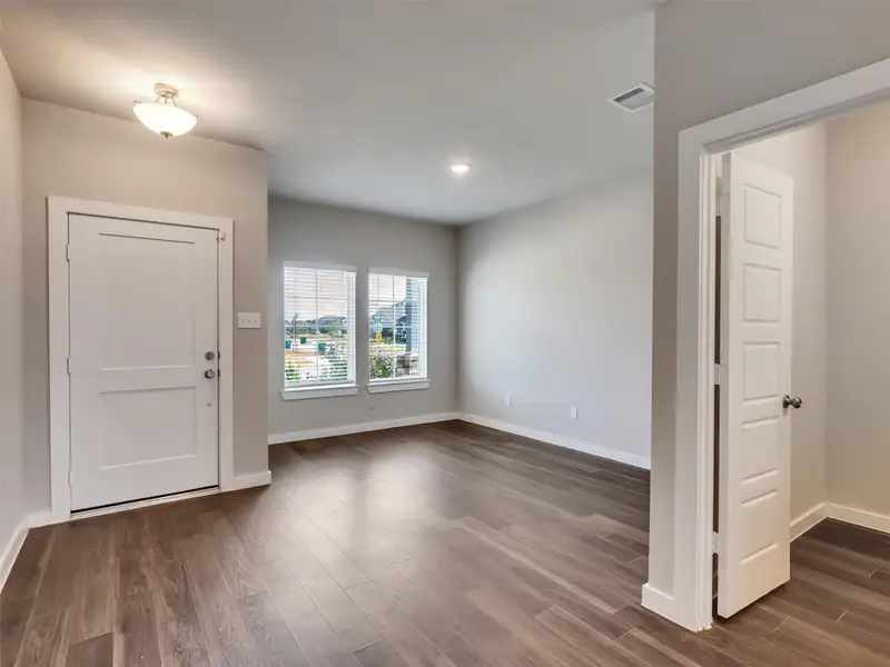Spacious, unfurnished interior of a new home in , La Marque (Image 18).
