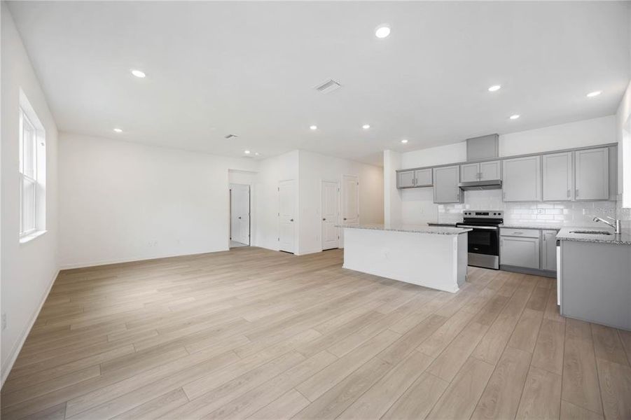 Spacious, unfurnished interior of a new home in Creekside at Rutland Ranch, Parrish (Image 12).
