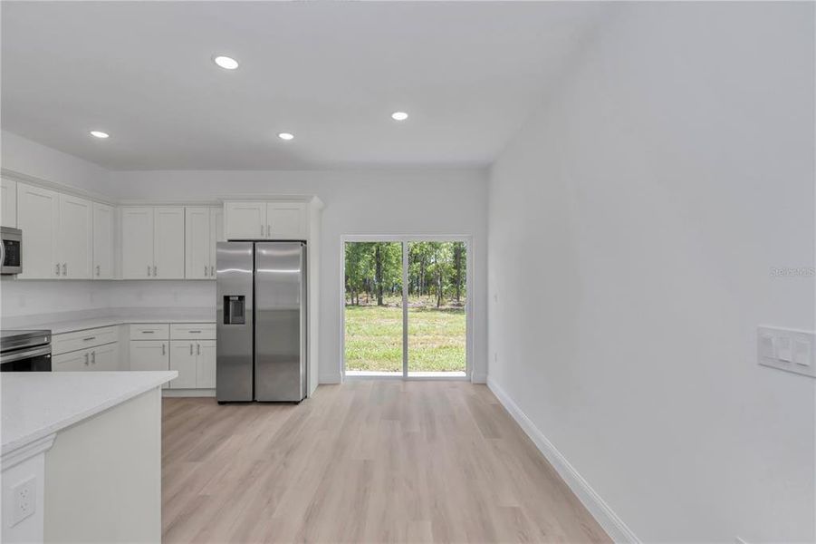 Spacious, unfurnished interior of a new home in , Citrus Springs (Image 30).