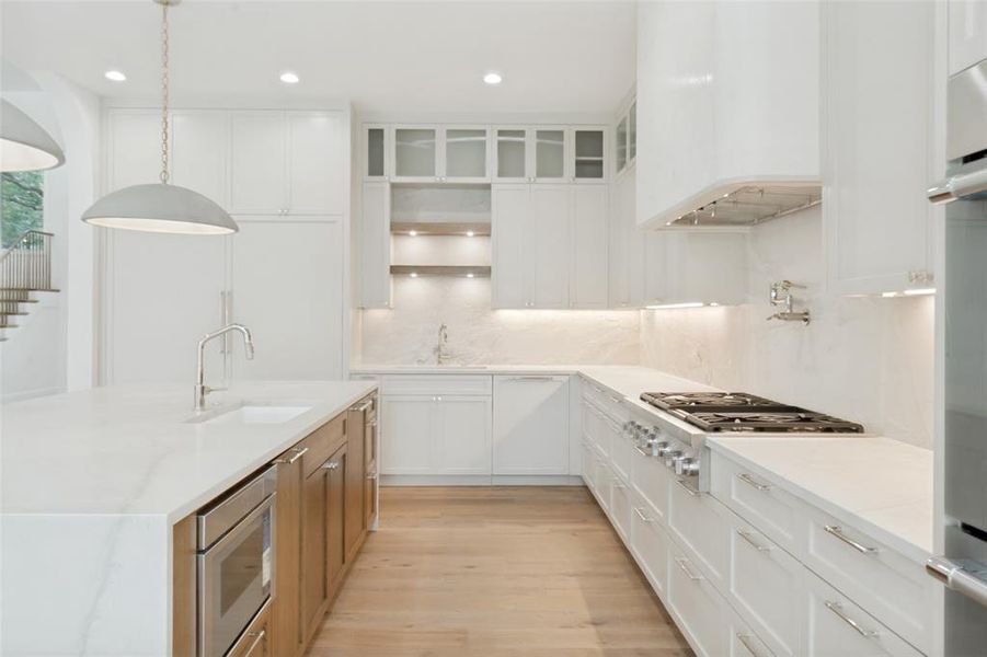 Furnished interior view inside a new home in , Dallas (Image 8).