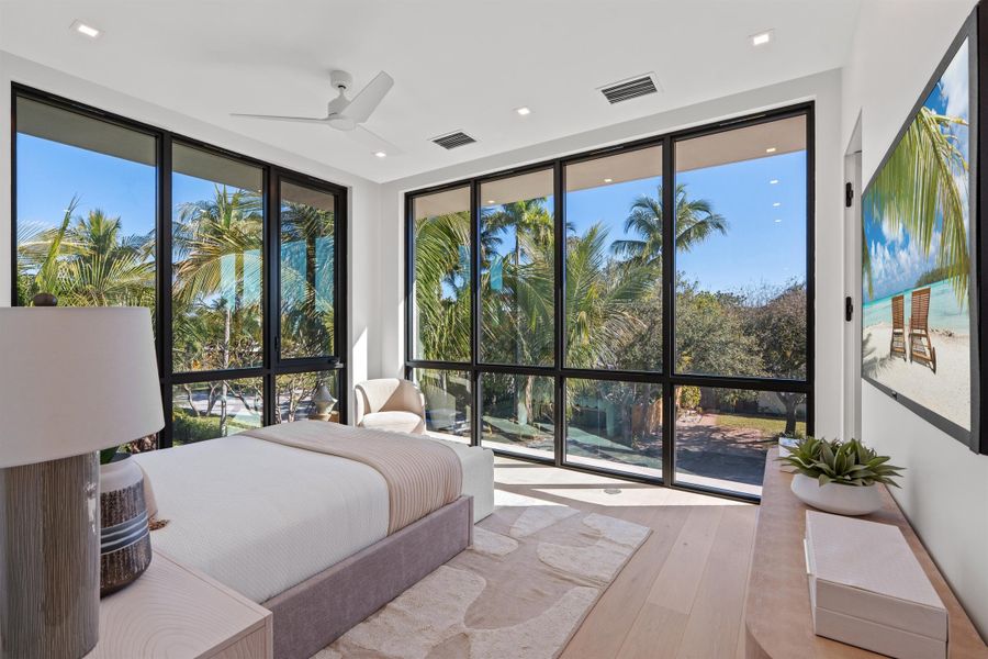 BEDROOM_2_LOOKING_OUT_DT