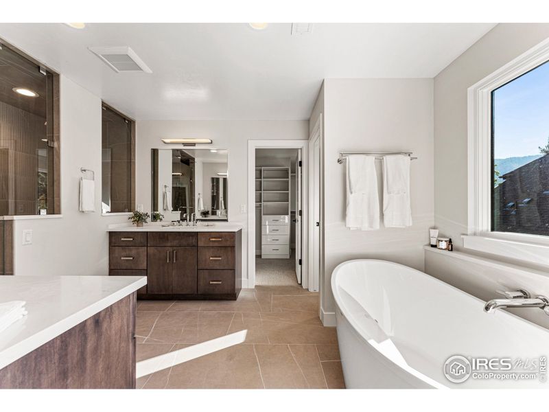 Spa-Like Master bath with soaking tub