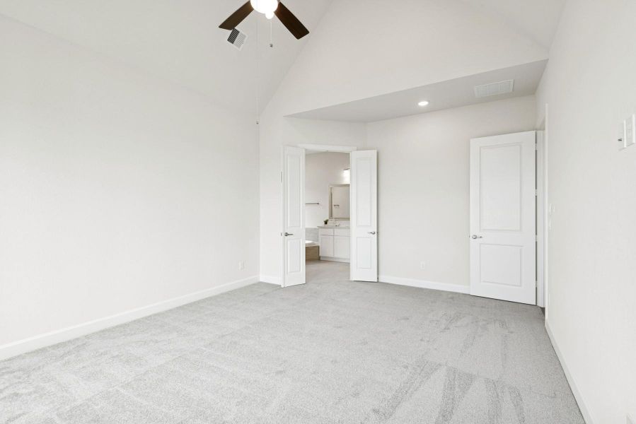 Spacious, unfurnished interior of a new home in Jordan Ranch 70' Homesites, Fulshear (Image 19). Spacious, unfurnished interior of a new home in Jordan Ranch 70' Homesites, Fulshear (Image 19).