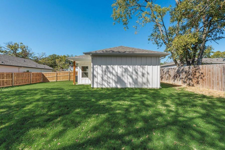 Exterior details and patio area of a home in , Bonham (Image 15).