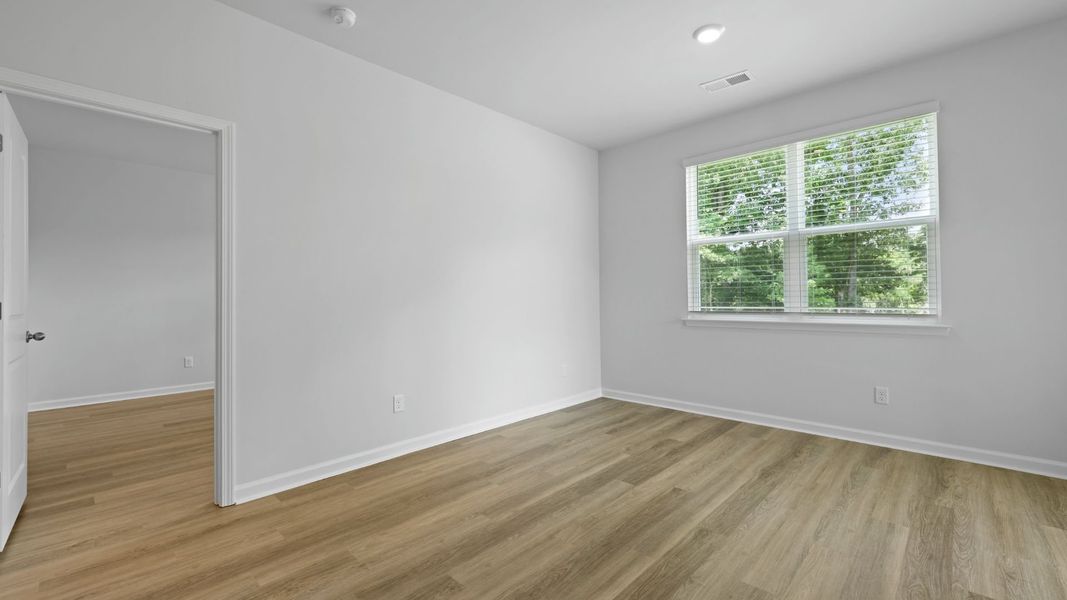 Spacious, unfurnished interior of a new home in Pineview North, Summerville (Image 9).