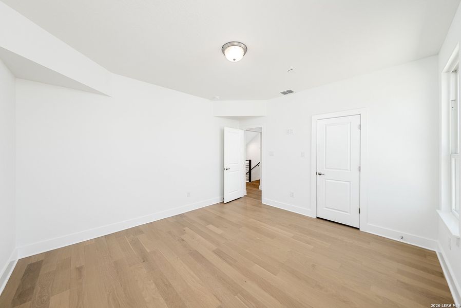 Spacious, unfurnished interior of a new home in , San Antonio (Image 26).