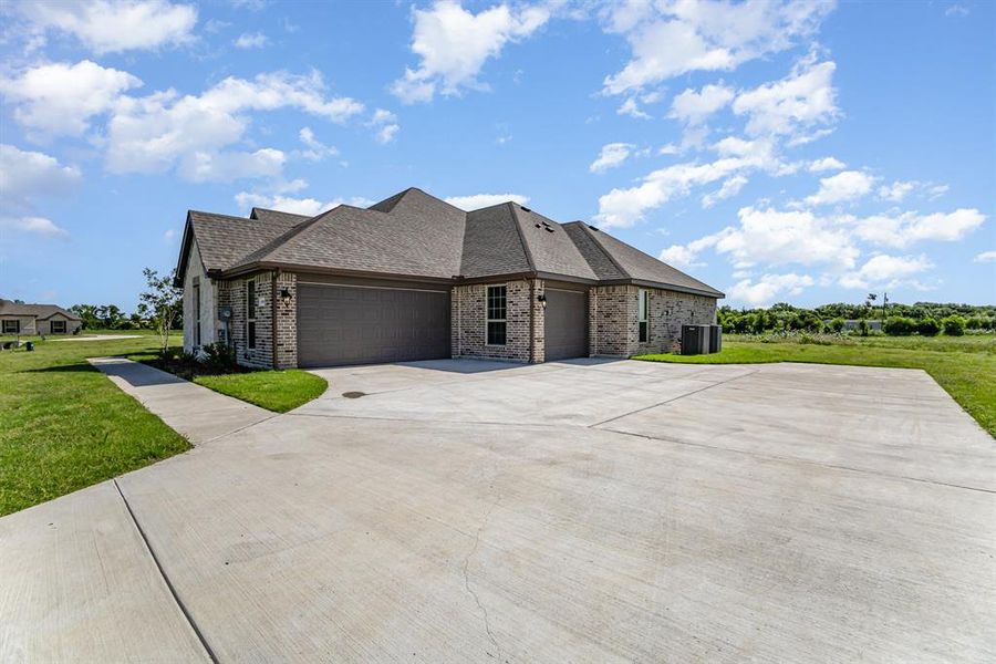Front exterior of a new home in , Waxahachie, TX, highlighting curb appeal (Image 19).