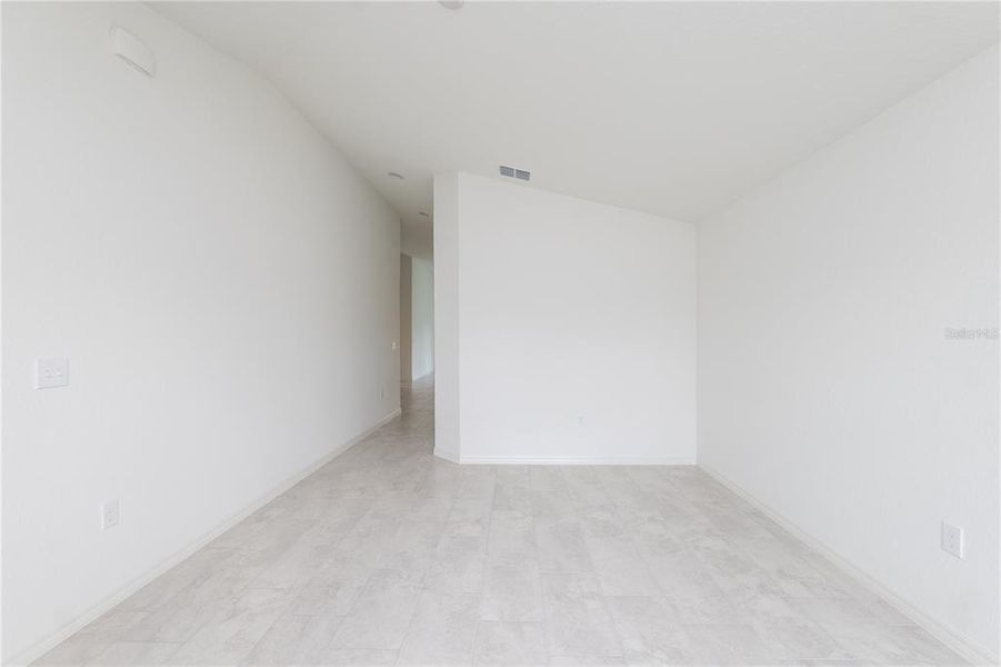 Spacious, unfurnished interior of a new home in , Winter Haven (Image 23).