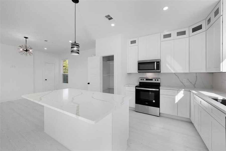 Furnished interior view inside a new home in , Sulphur Springs (Image 6).