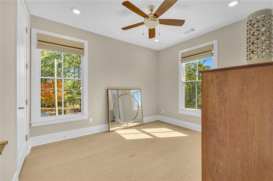Spacious, unfurnished interior of a new home in Manning on the Square, Alpharetta (Image 22).