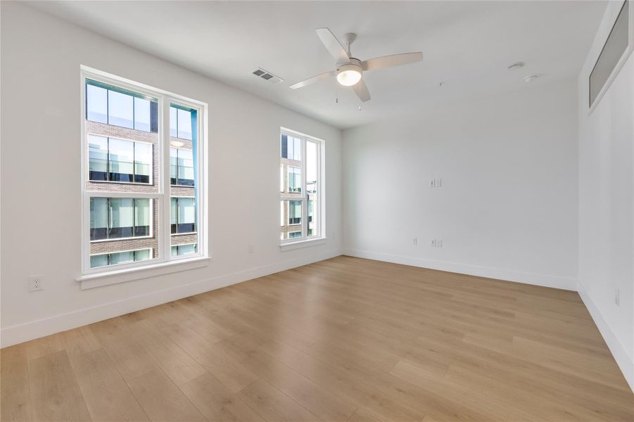 Spacious, unfurnished interior of a new home in , Austin (Image 14).