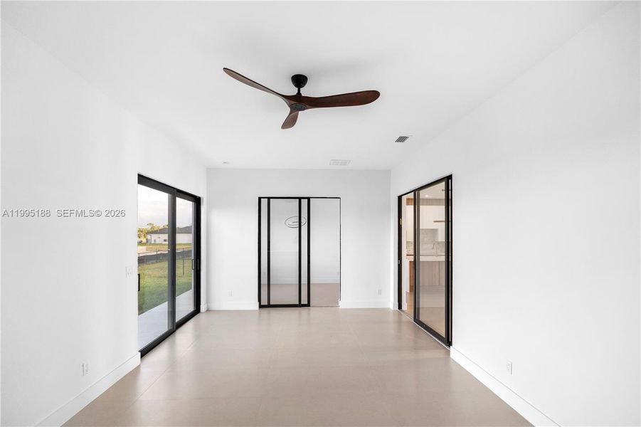 Spacious, unfurnished interior of a new home in , Cape Coral (Image 26).
