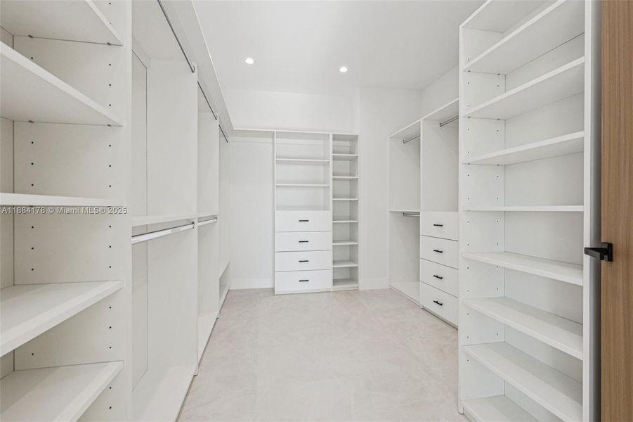 Spacious, unfurnished interior of a new home in , Miami (Image 7).