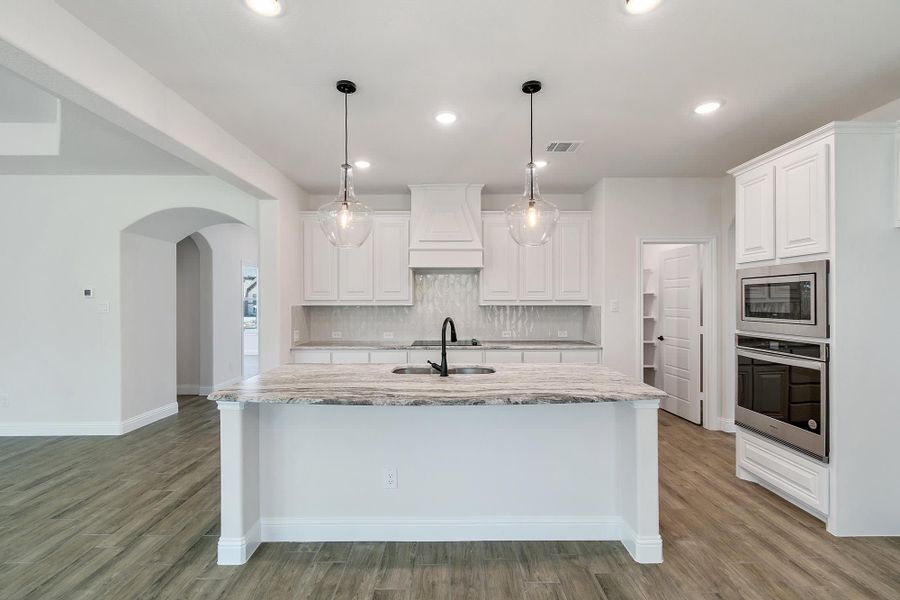 Kitchen | Concept 2972 at Villages of Walnut Grove in Midlothian, TX by Landsea Homes