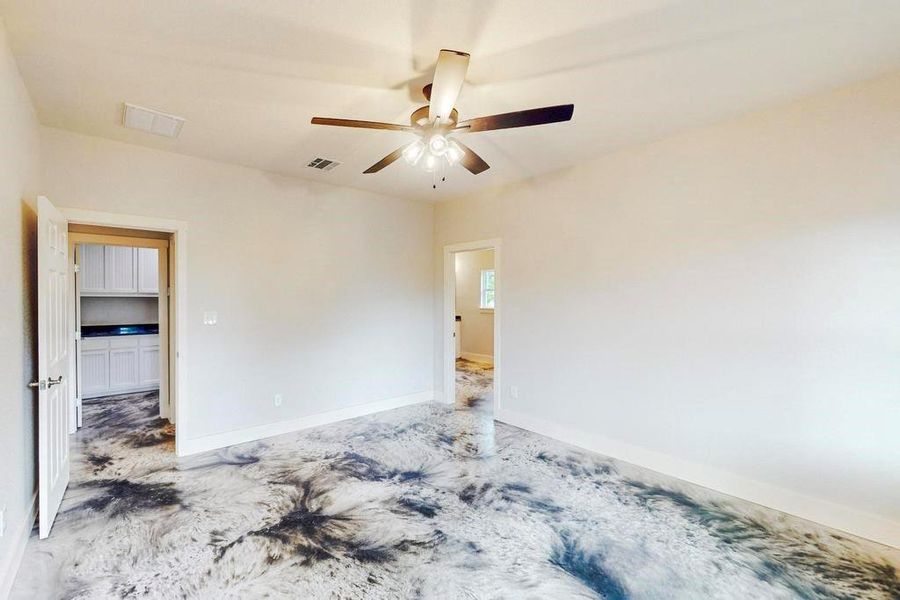 Empty room featuring ceiling fan